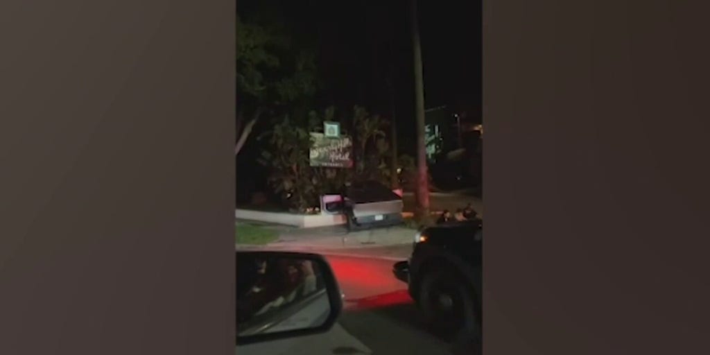 Tesla Cybertruck crashed into the iconic Beverly Hills Hotel sign | Fox News Video