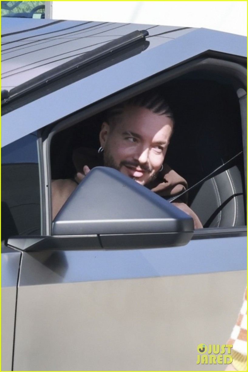 J Balvin Gives Hist Honest Review of Tesla Cybertruck, Expresses His Concerns While Driving the Futuristic Car: Photo 5021175