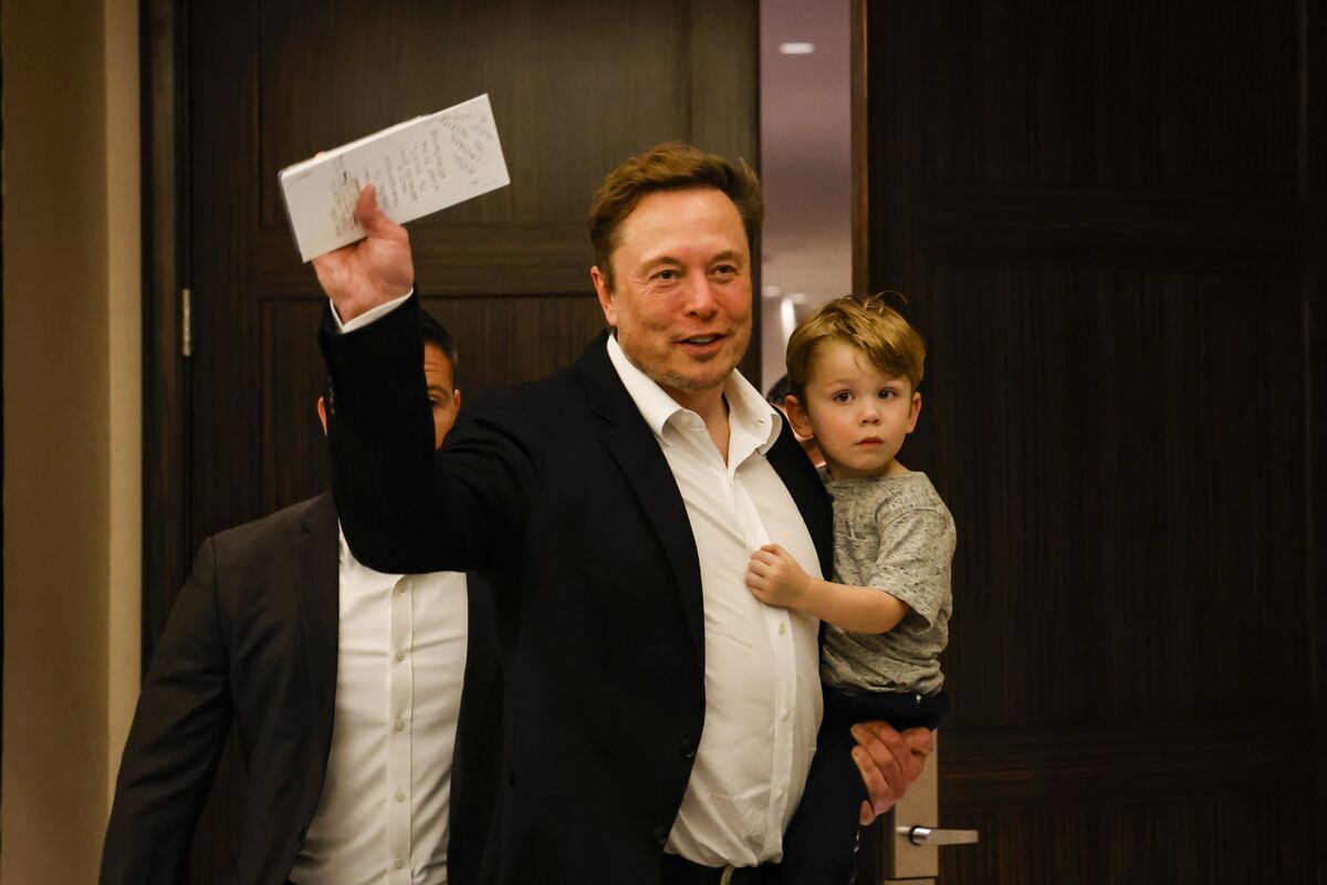 Elon Musk Celebrates 4/20 With SpaceX Launch, Twitter Check Removal and More