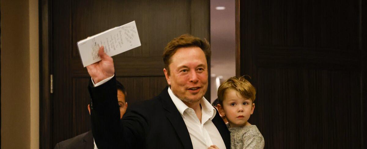 Elon Musk Celebrates 4/20 With SpaceX Launch, Twitter Check Removal and More