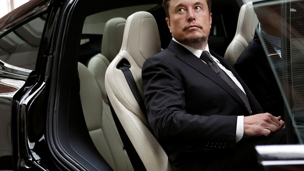 Musk's China visit ends with burgers for Shanghai Tesla workers - Autoblog