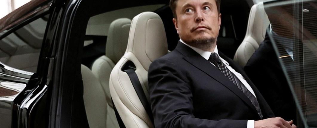 Musk's China visit ends with burgers for Shanghai Tesla workers - Autoblog