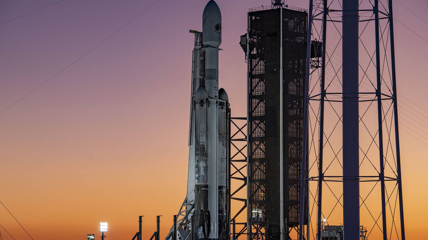 SpaceX crews aim to launch Falcon Heavy rocket from Florida’s Space Coast this week