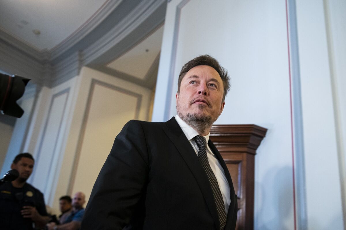 Elon Musk Almost Violated Twitter Privacy Order Before Staff Stopped Him