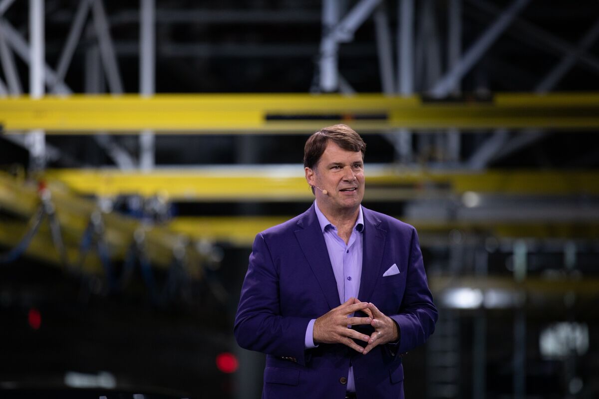 Ford’s CEO Sees Auto Prices Dropping, Putting Pressure on Tesla