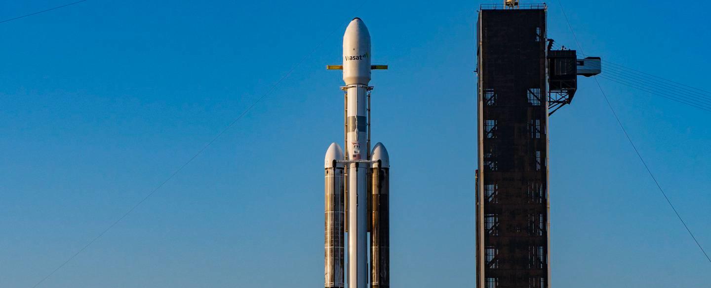 SpaceX set to launch Falcon Heavy tonight