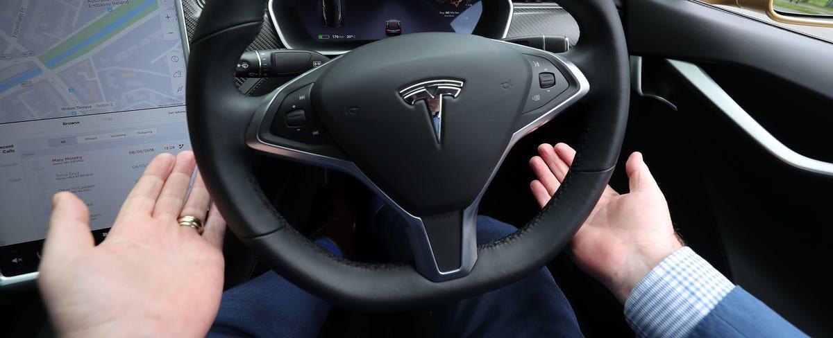 Death of Tesla Employee Raises Questions About Full Self-Driving Mode: Report