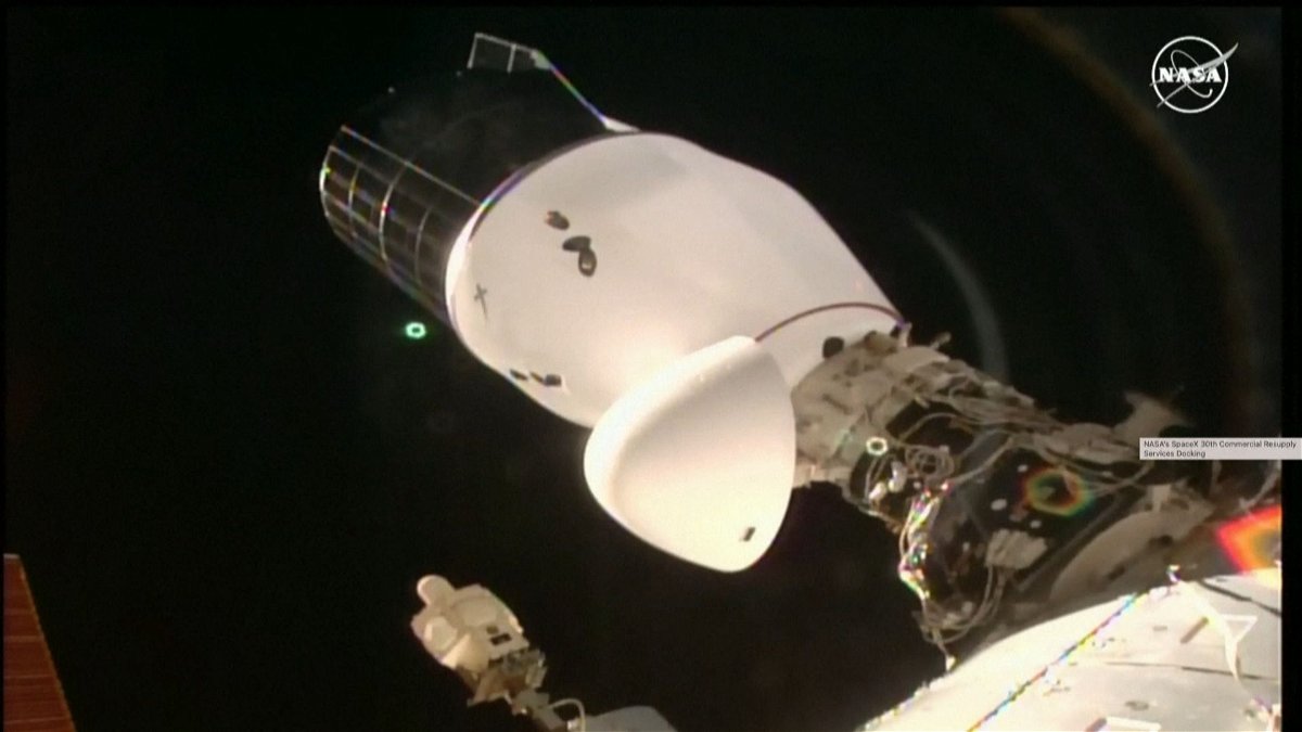 SpaceX Dragon capsule arrives at the International Space Station - KYMA