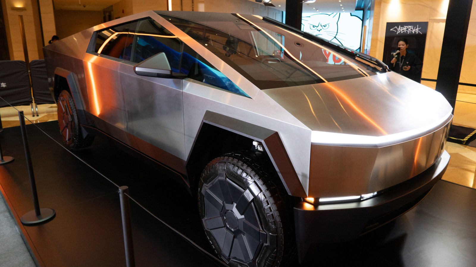 Tesla Cybertruck Fails, Accidents, Malfunctions Ridiculed in Memes