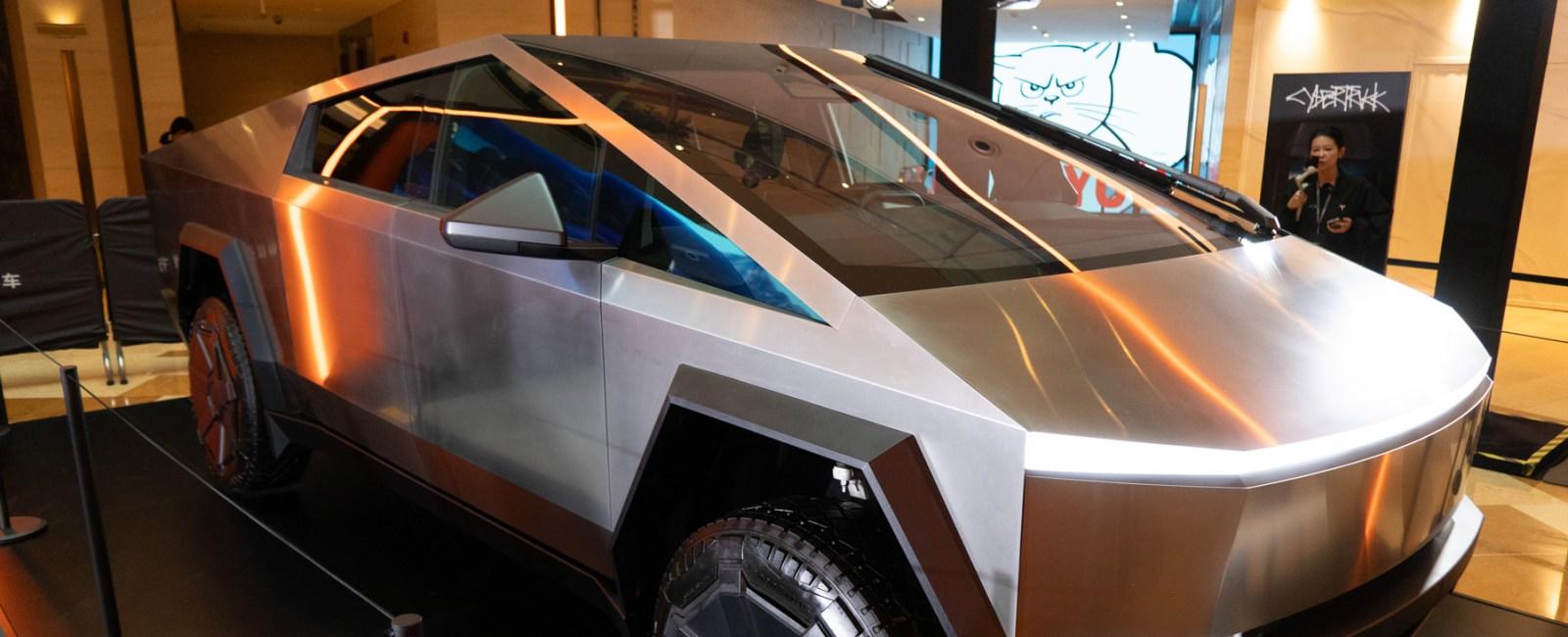 Tesla Cybertruck Fails, Accidents, Malfunctions Ridiculed in Memes