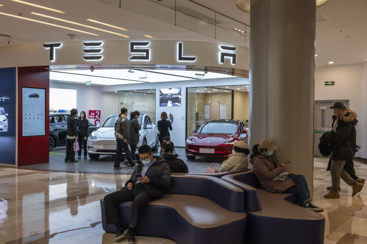 Tesla Offers China Incentives to Boost Sales as EV Growth Slows