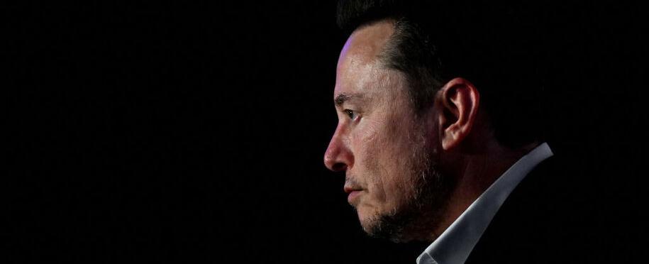 Tesla sales collapse, Musk blames everyone but himself