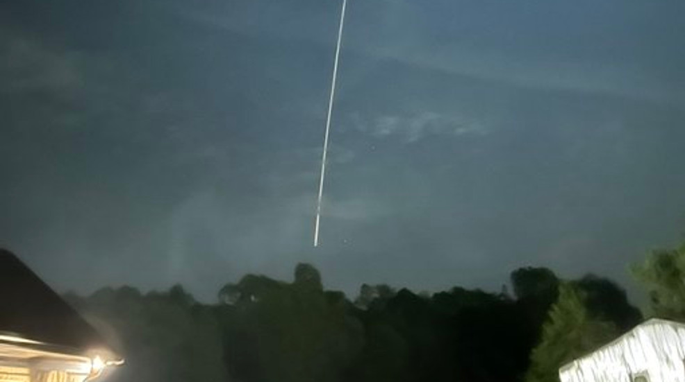 SpaceX Dragon capsule passing by Arkansas sky returning from Ax-2 mission