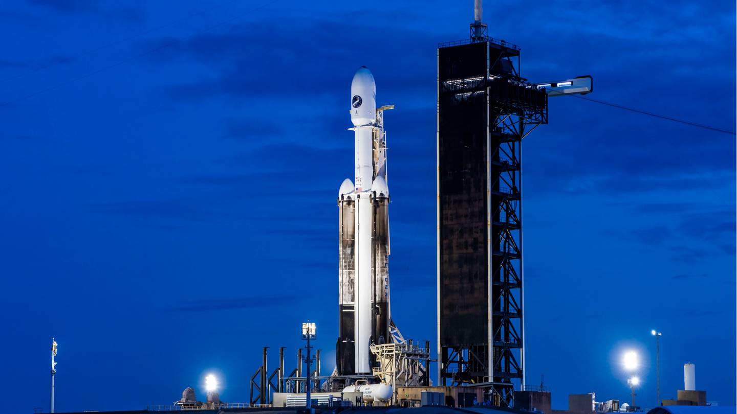 SpaceX set for rescheduled Falcon Heavy rocket launch Thursday