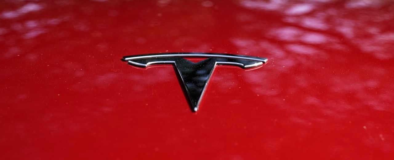 Tesla recalling nearly 200,000 vehicles due to backup-camera software glitch