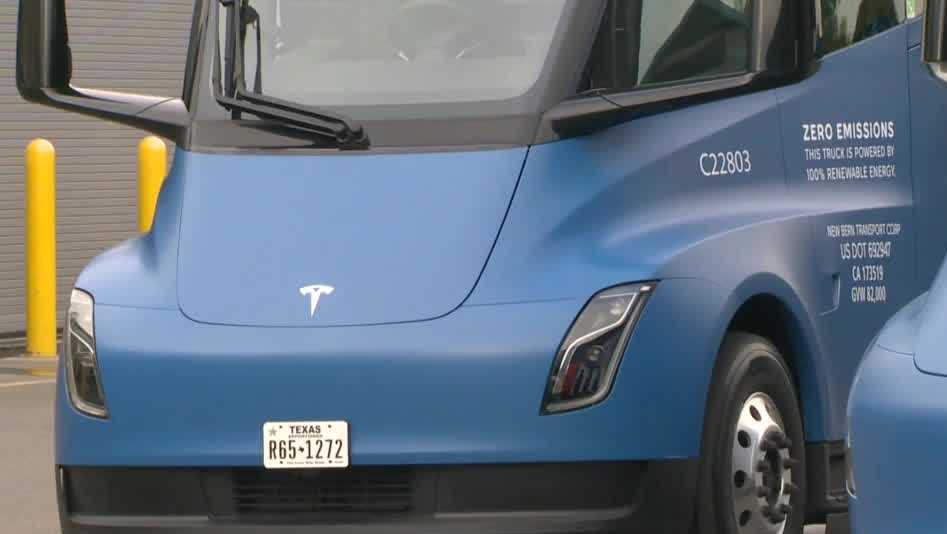 PepsiCo unveils fleet of all-electric Tesla semitrucks