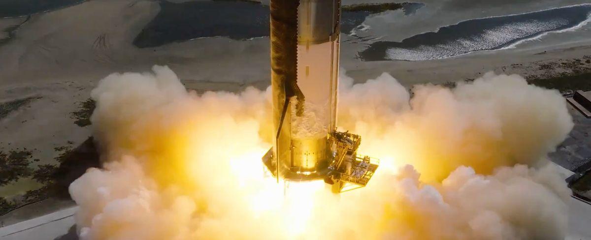 SpaceX fires up giant Starship rocket ahead of 3rd test flight (video)