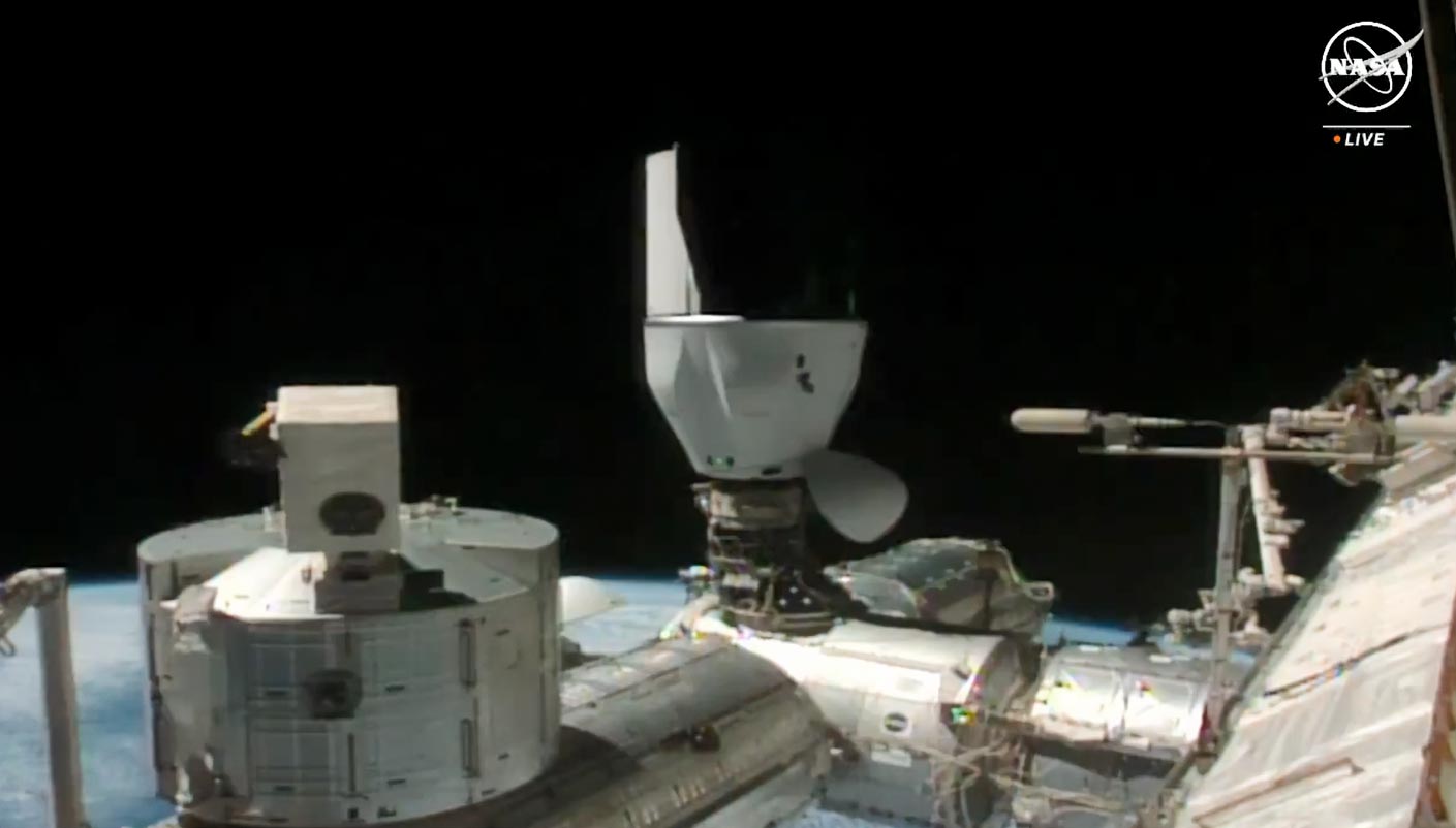 SpaceX Dragon Spacecraft Docks to Space Station With New Science and Supplies
