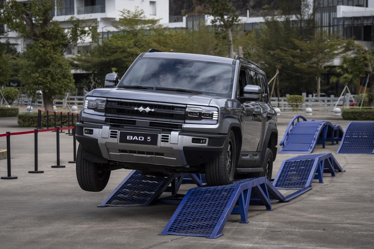 BYD Sales Executive Stokes Musk Rivalry Just Ahead of Tesla Earnings