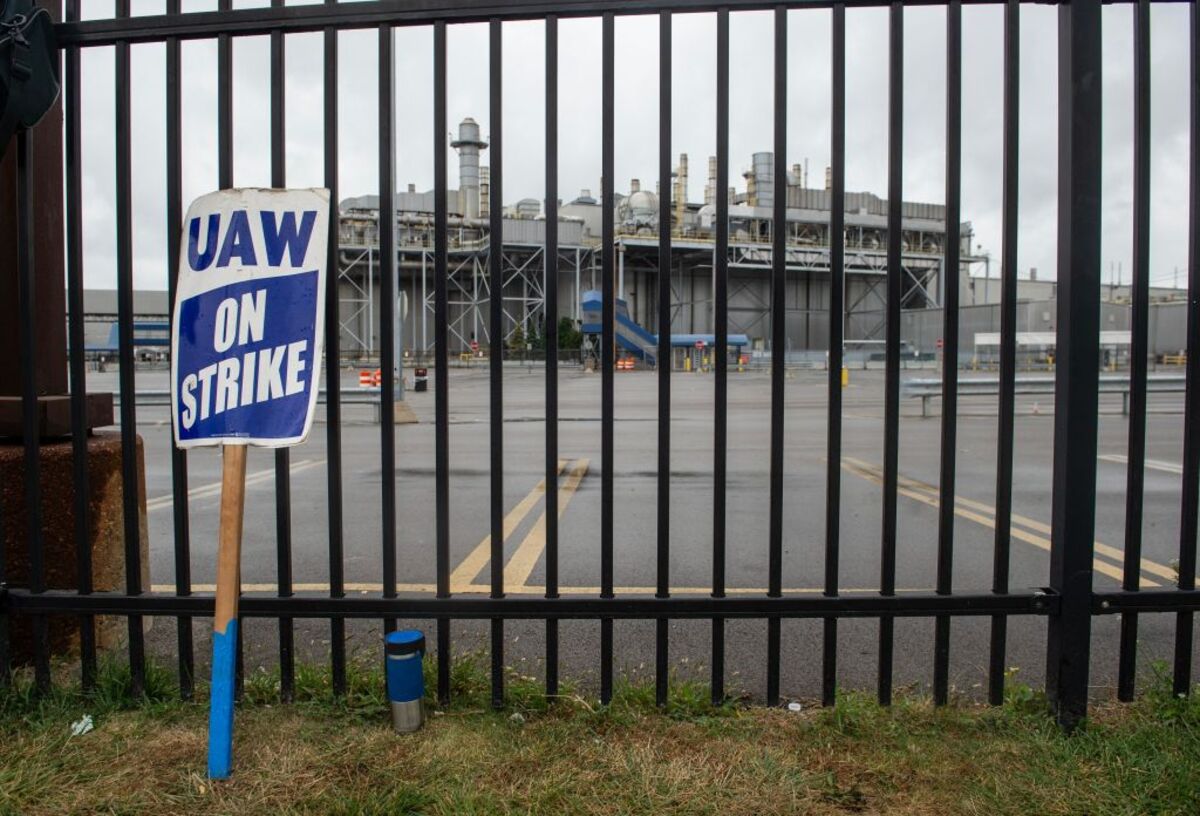 Tesla Raises Show Why the US Labor Movement Faces Long Odds