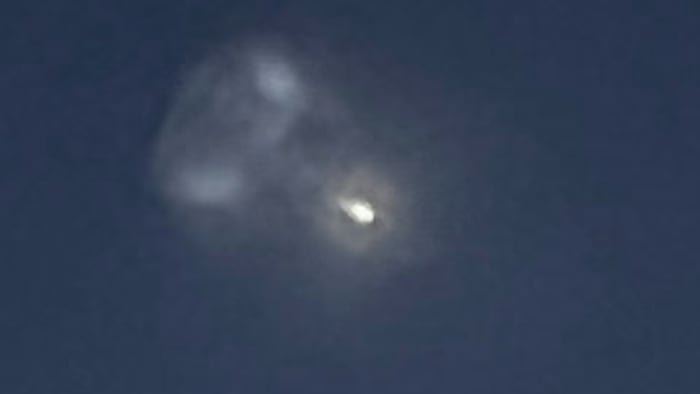 Strange light in the sky sparks curiosity among viewers