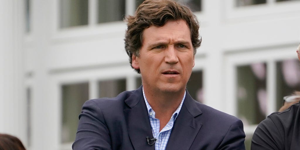 Elon Musk Could Face Twitter Exodus As Tucker Carlson Launches Show