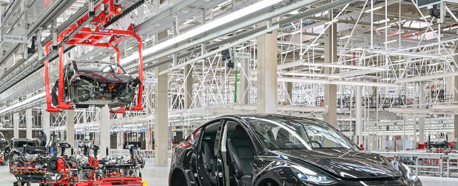 Tesla Robot Attacked Engineer With Its Claws, Report Says