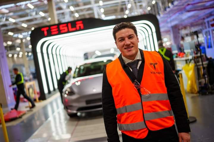 Samuel García visita Gigafactory de Tesla en Berlín