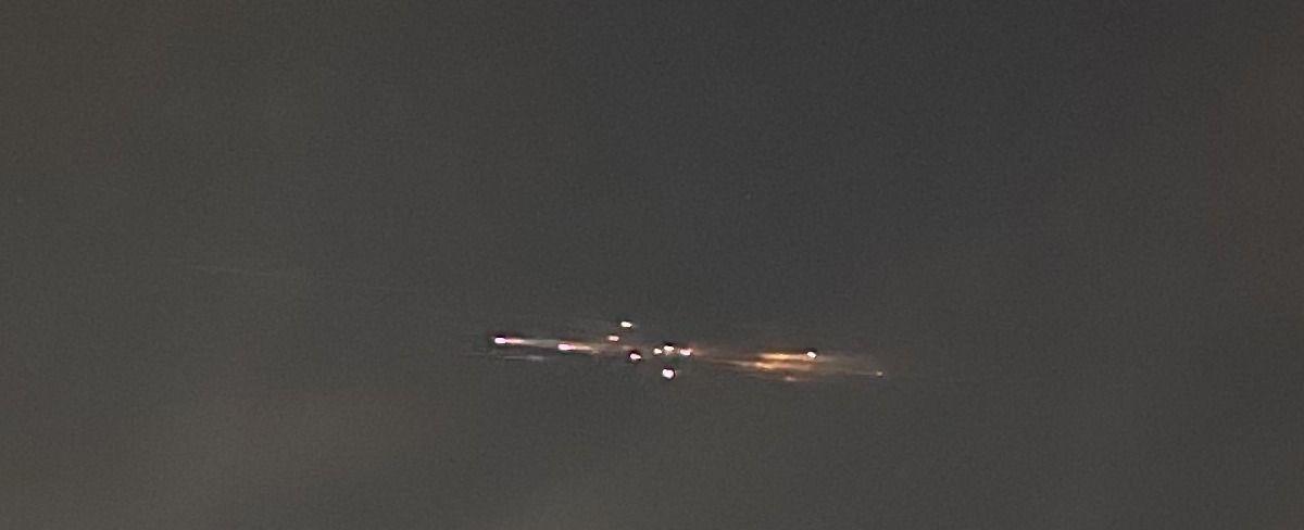 SpaceX Dragon debris makes brilliant fireball during reentry (video)