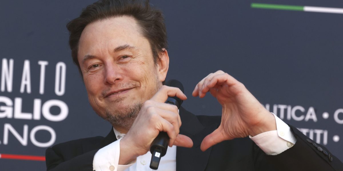 Tesla CEO Elon Musk donated to his childrens' school and employees, New York Times finds