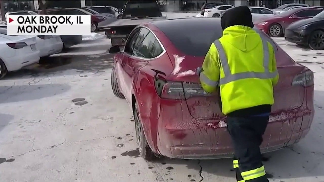Chicago-area Tesla owners stranded with 'dead' cars in frigid temps