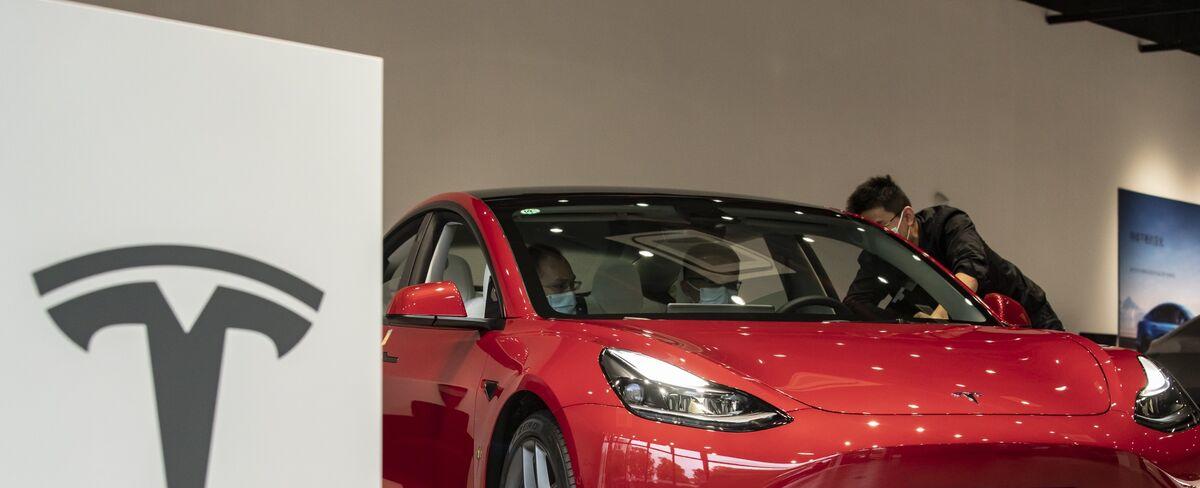 Tesla Recalls 1.1 Million Cars in China Over Braking Defect