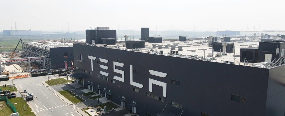 Tesla Workers Criticize Elon Musk Over Bonus Cuts After Fatal Accident