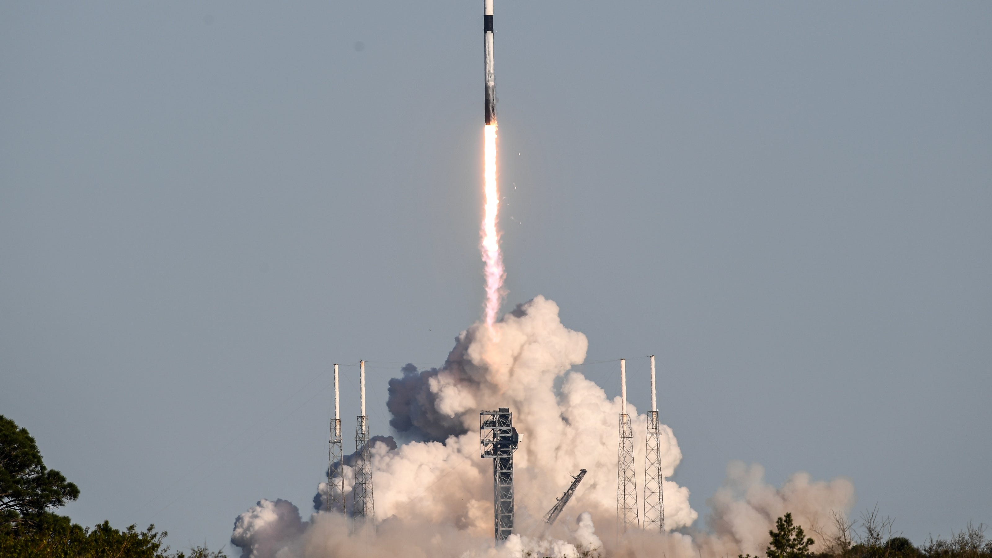 SpaceX Falcon 9 sends 24 Starlink satellites into orbit Sunday