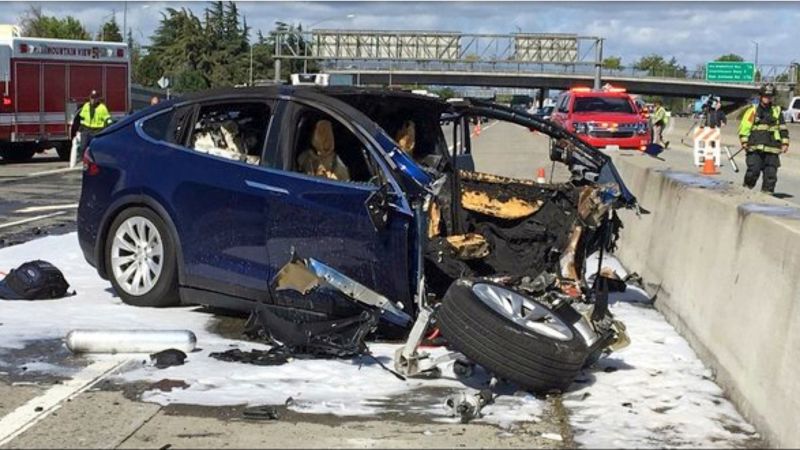 Tesla settles with Apple engineer’s family who said Autopilot caused his fatal crash | CNN Business