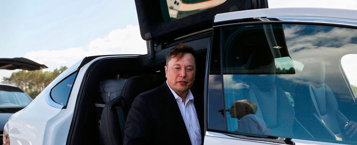 Tesla Investors Call for Elon Musk to Be Suspended