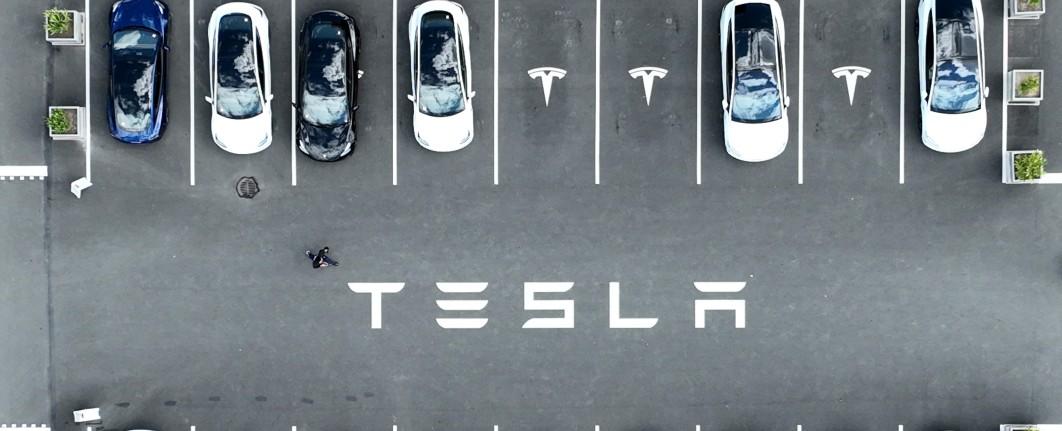 Tesla employees told to communicate verbally about complaints to avoid written record, leaked documents show - Autoblog