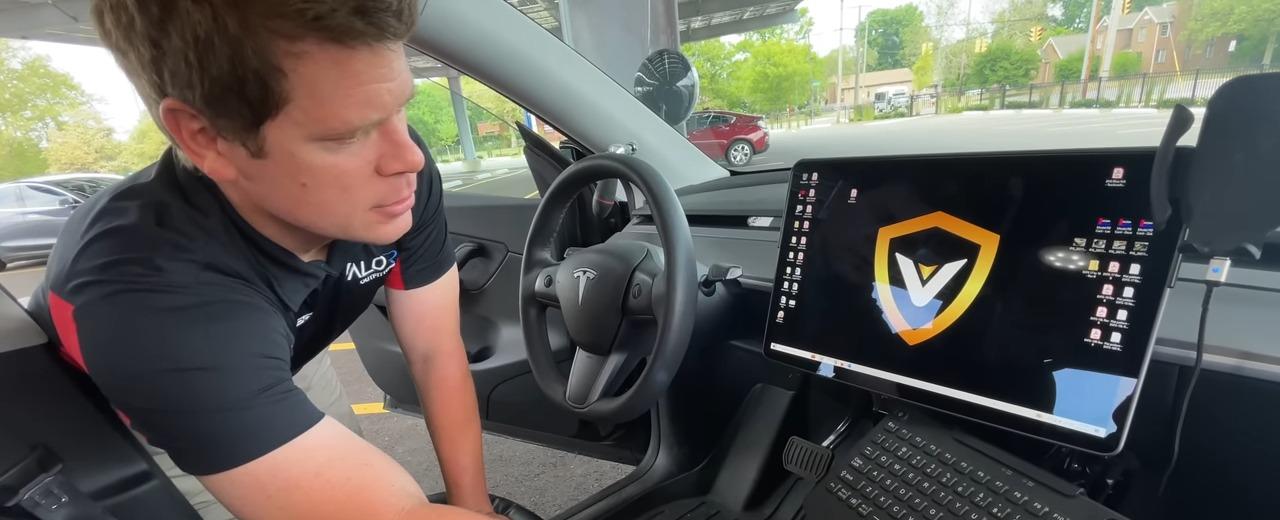 Tesla Cybertruck police car to come after Model PD retrofit that runs Windows and races Mustang in hot pursuit