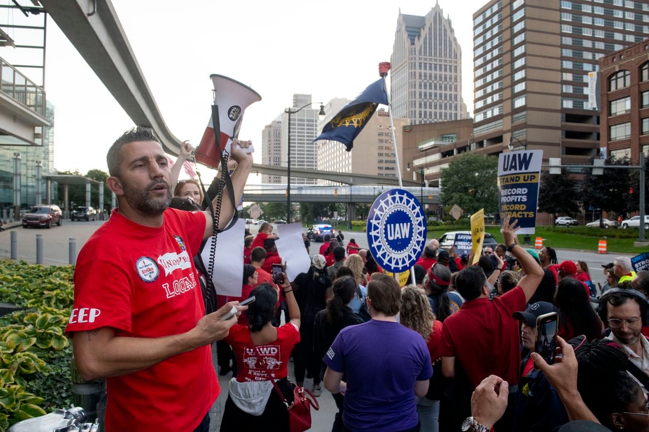UAW launches campaign to unionize BMW, Honda, Tesla and 10 other automakers