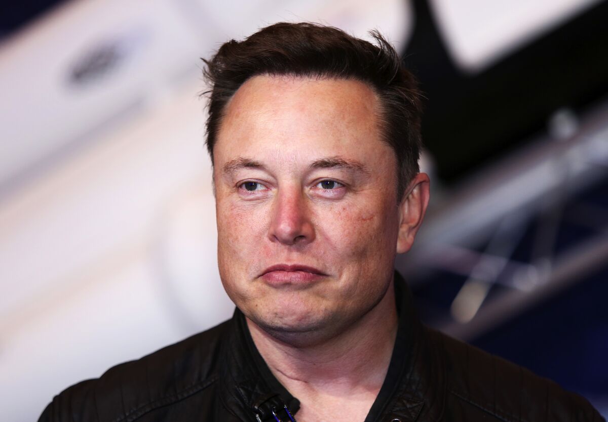 Elon Musk Net Worth Tumbles on Day Tesla Earnings Miss, SpaceX Rocket Explodes