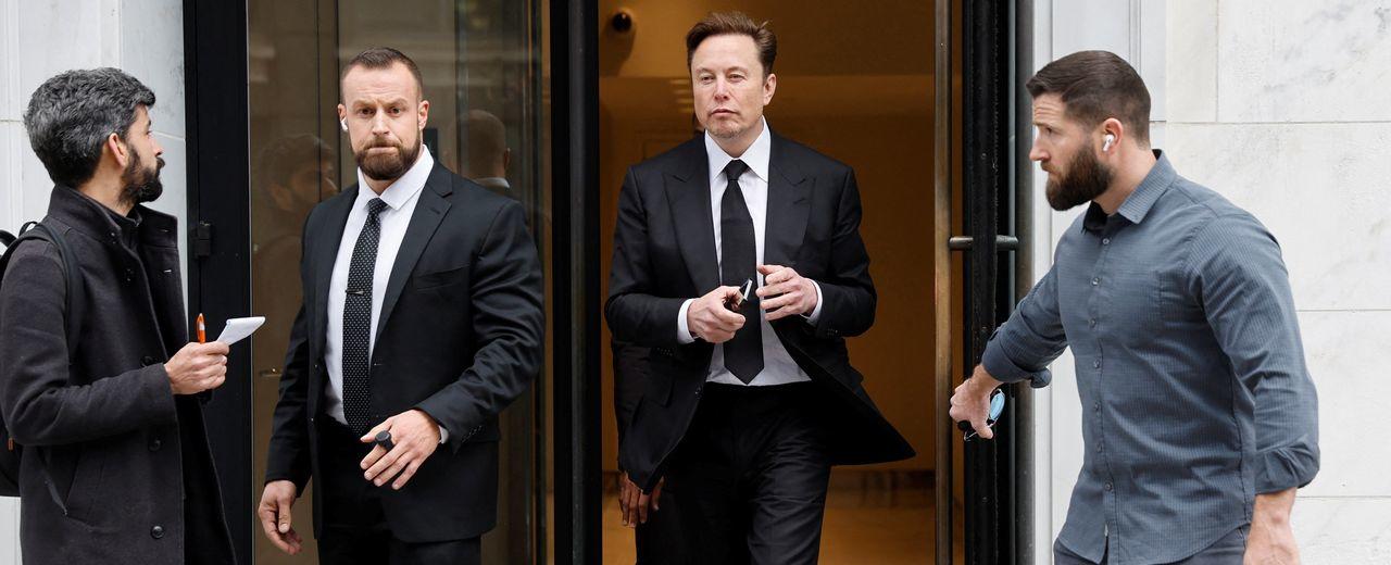 Elon Musk Revives Old Banking Dream in Pursuing $250 Billion Twitter Valuation