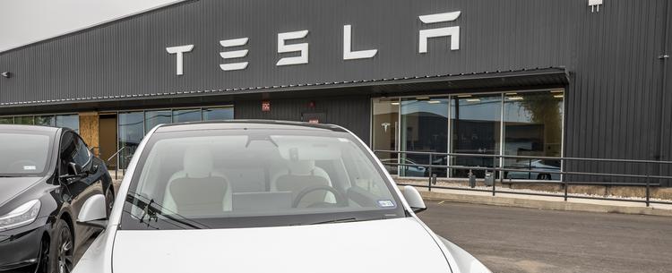 Tesla may replace H-E-B in shopping center, filings indicate