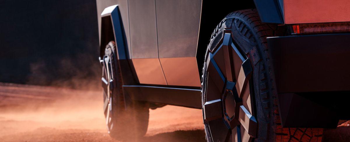 El Tesla Cybertruck esconde un fallo de diseño que está devorando sus ruedas