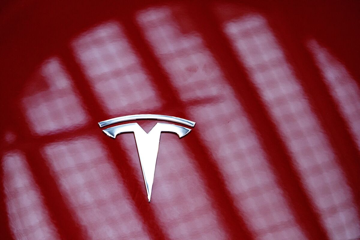 Tesla Cuts China, US Prices After Sales Slow, Inventories Rise