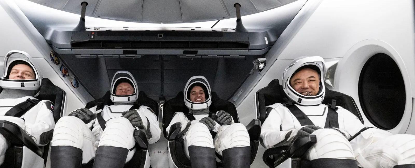 SpaceX Dragon splashes down during reentry, Crew-7 returns to Earth