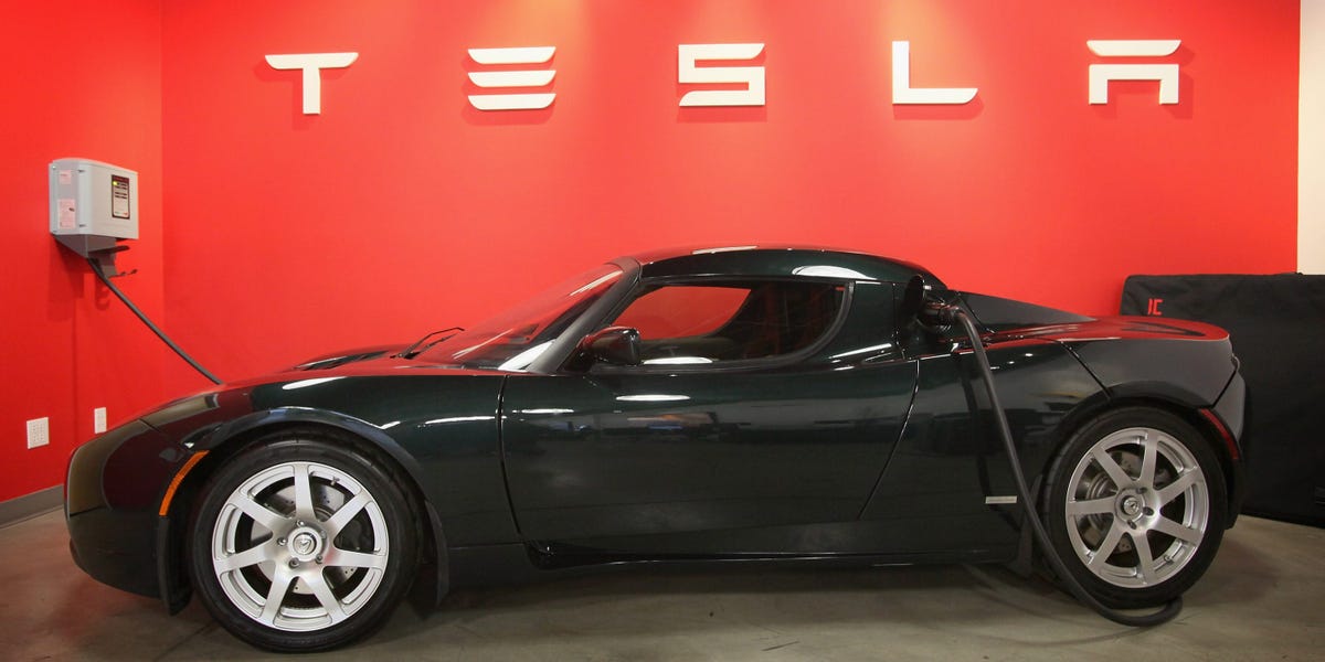 New Tesla Roadster Will Have SpaceX Technology, Elon Musk Says