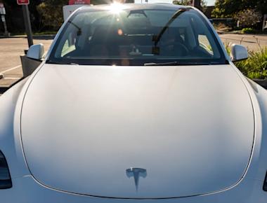 Tesla Autopilot gets 'poor' rating from prominent safety group