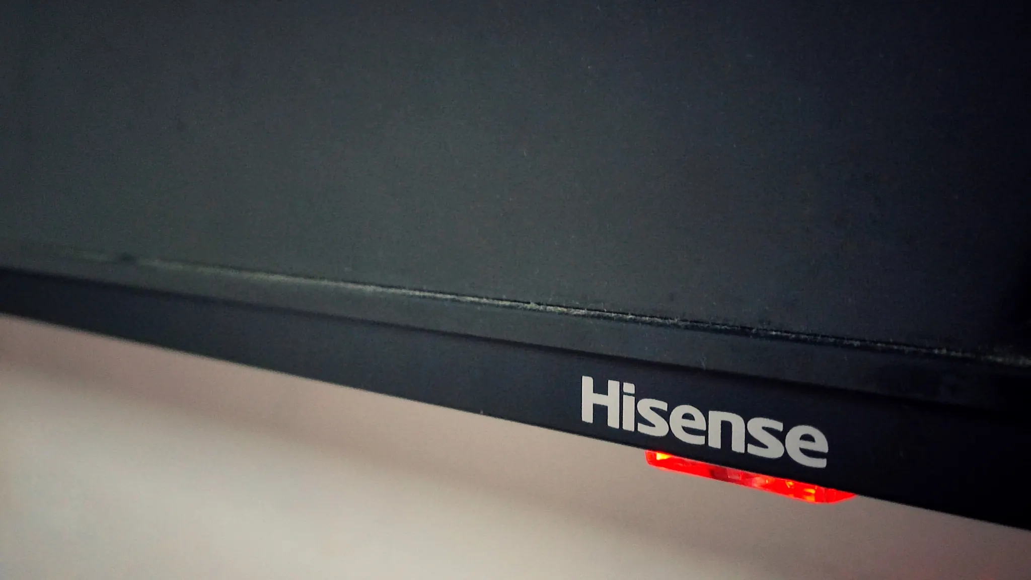 Hisense TV blinking red light, illustrating what the indicator means and how to fix power and connection issues