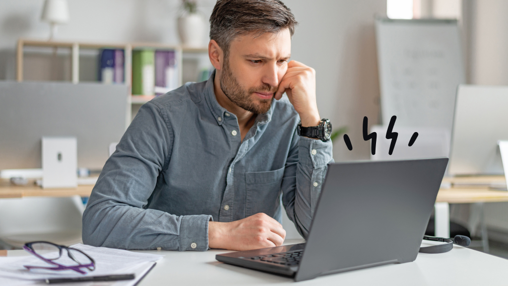 Man using HP computer with smart hard disk 1 (301) error