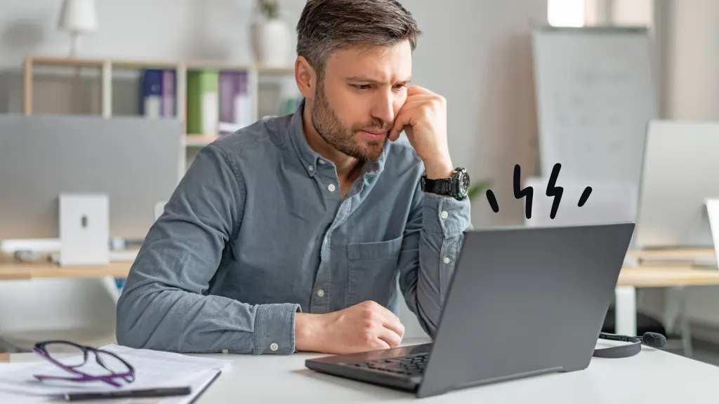 Man using HP computer with smart hard disk 1 (301) error
